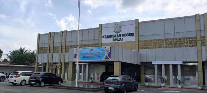 KEJARI BINJAI: Kantor Kejari Binjai di Jalan Tengku Amir Hamzah, Kelurahan Jatimakmur, yang batal dikunjungi Jaksa Agung ST Burhanuddin. (Teddy Akbari/Sumut Pos)