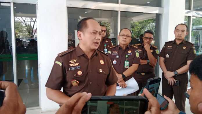 KETERANGAN: Kapuspenkum Kejagung Anang Supriatna, memberikan keterangan terkait kunjungan Jaksa Agung ke Sumut di Kantor Kejati Sumut, Kamis (26/2/2026).