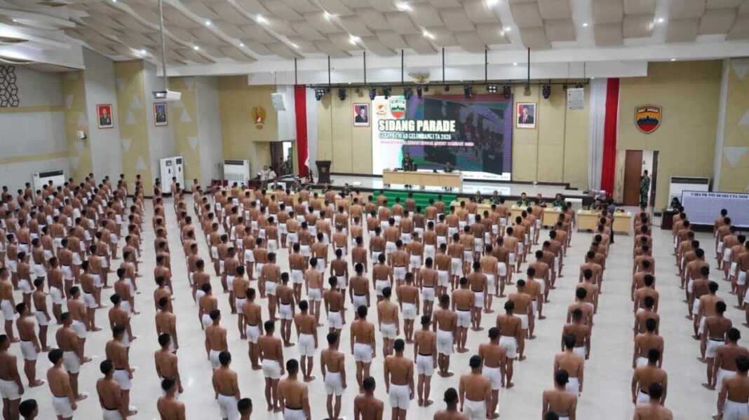 PENERIMAAN: Kasdam I/BB Brigjen TNI Deki Santoso Pattinaya saat memimpin Sidang Parade Penerimaan Caba PK TNI AD Gelombang I TA 2026. (Istimewa/Sumut Pos)