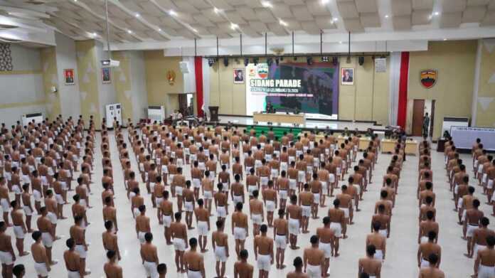 PENERIMAAN: Kasdam I/BB Brigjen TNI Deki Santoso Pattinaya saat memimpin Sidang Parade Penerimaan Caba PK TNI AD Gelombang I TA 2026. (Istimewa/Sumut Pos)