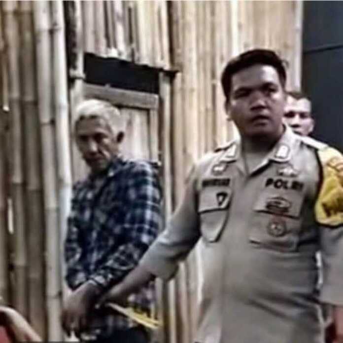 RINGKUS: Tersangka penganiaya istri saat dirungkus Polres Tapsel.