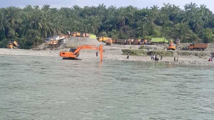 GALIAN C: Aktivitas galian C diduga ilegal di Kecamatan Bahorok, Langkat.(Istimewa/Sumut Pos)