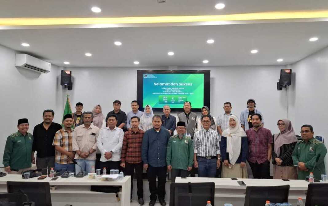 Pengurus Majelis Rayon Kahmi FIB USU Periode 2026-2031 berpoto bersama usai dilantik yang digelar di Ruang Rapat Senat Akademik Universitas Sumatera Utara (USU), Rabu malam. (Foto: Istimewa)