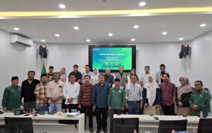 Pengurus Majelis Rayon Kahmi FIB USU Periode 2026-2031 berpoto bersama usai dilantik yang digelar di Ruang Rapat Senat Akademik Universitas Sumatera Utara (USU), Rabu malam. (Foto: Istimewa)