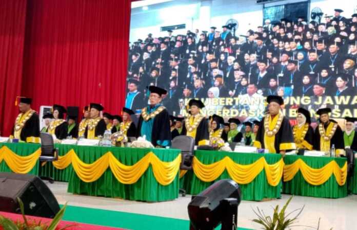 Suasana pelaksanaan wisuda 1.046 lulusan Universitas Negeri Medan (Unimed) di Auditorium, Rabu (11/2). Foto: Istimewa