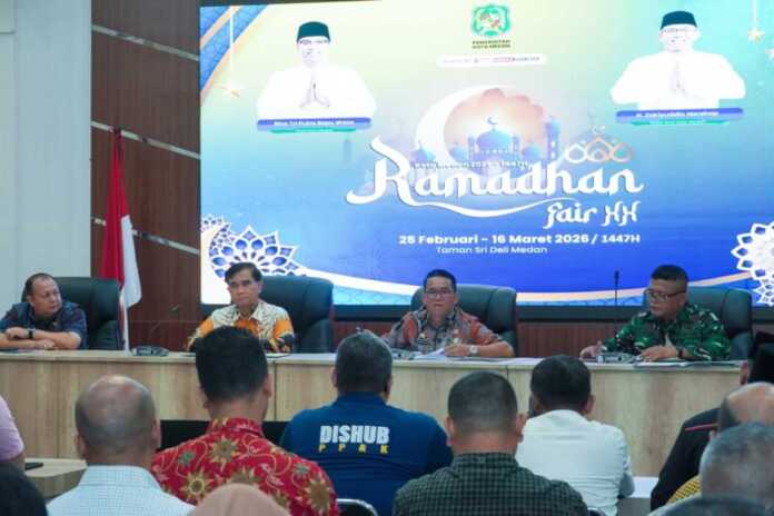 RAPAT: Wakil Wali Kota Zakiyuddin Harahap pimpin rapat persiapan.