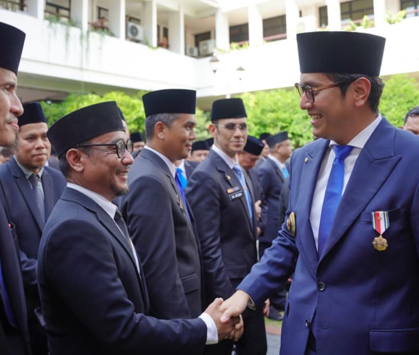 LANTIKya Medan Rico Wass melantik pejabat Adiministrator dan Pengawas.