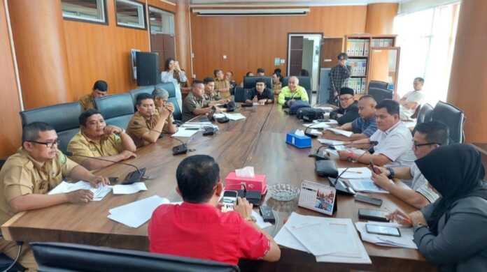 RDP: Komisi IV DPRD Medan gelar RDP bersama sejumlah OPD Pemko Medan dan pemilik bangunan di ruang Komisi gedung DPRD Medan, Senin (9/3/2026) sore.