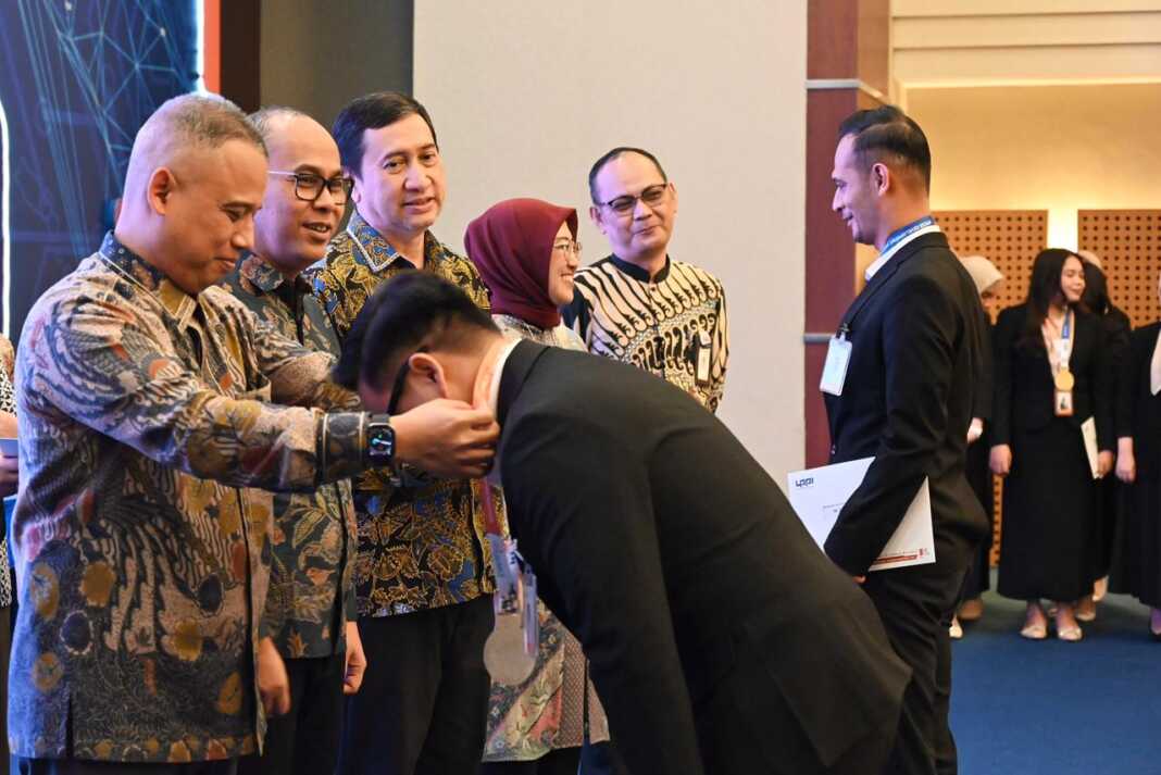 KELULUSAN: Direktur Utama PT Bank Sumut Heru Mardiansyah saat acara kelulusan 30 peserta Officer Development Program (ODP). Foto: Istimewa.