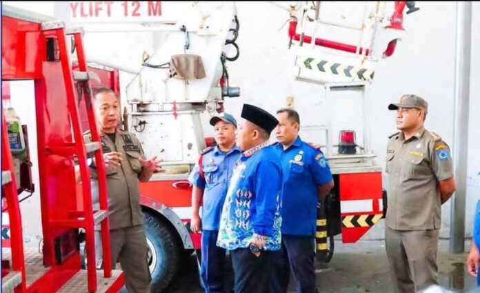 INSPEKSI: Wakil Bupati Labuhanbatu Jamri melakukan inspeksi mendadak (sidak) ke Kantor Satpol PP dan Damkar, Kamis (5/3). (fajar/Sumutpos)