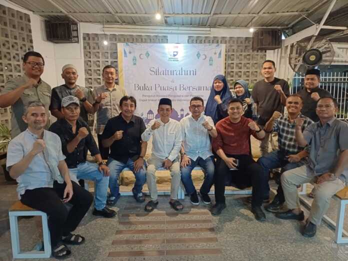 BERSAMA: Pengurus DPD II APPMBGI Kota Medan foto bersama dalam kegiatan Silaturahmi dan Buka Puasa Bersama di SMES POINT, Medan Barat, Kamis (5/3/22026).(Markus Pasaribu/Sumut Pos)