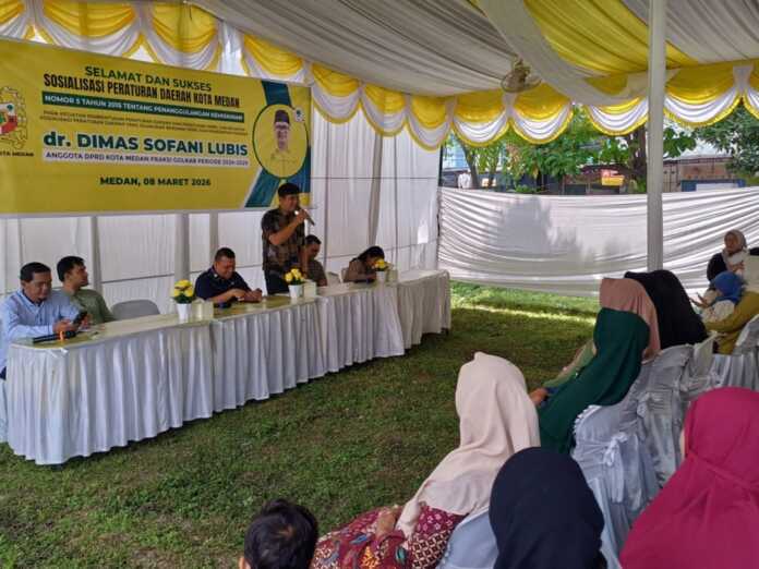 SOSIALISASI: Anggota DPRD Medan, dr Dimas Sofani Lubis saat menggelar Sosialisasi Perda Kota Medan di Kecamatan Medan Selayang, Minggu (8/3/2026). (Markus Pasaribu/Sumut Pos)
