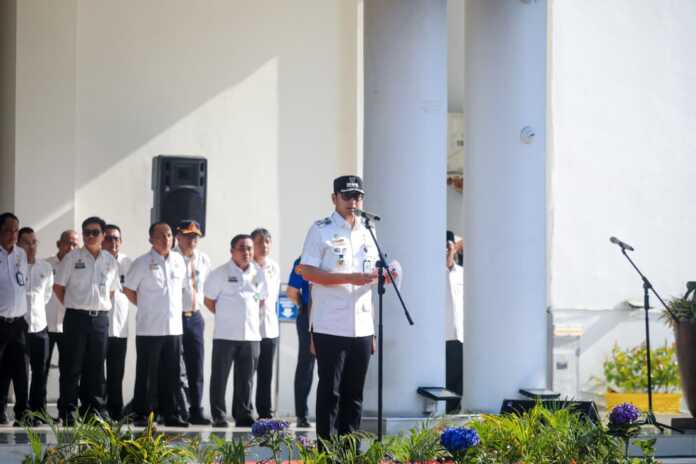 APEL: Wali Kota Medan Rico Wass saat pimpin Apel pasca Idulfitri.