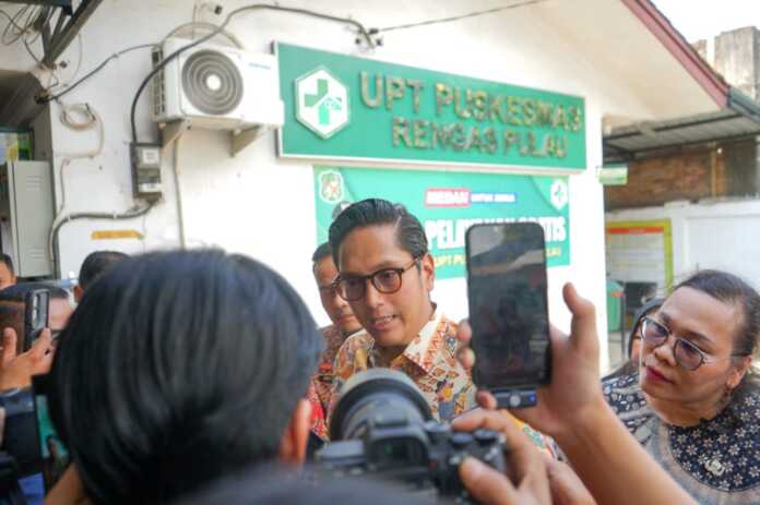 TINJAU: Wali Kota Medan meninjau Puskesmas Rengas Pulau di Jalan Marelan.