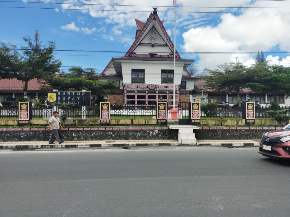Kantor Bupati Dairi di Jalan Sisingamangaraja Sidikalang.(RUDY SITANGGANG/SUMUT POS).
