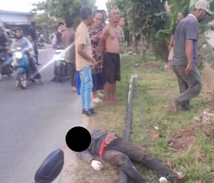 TKP: Dinas Pemadam Kebakaran dan Penyelamatan Kota Tebingtinggi saat berada di tempat kejadian perkara (TKP), Sabtu (11/4).( Azan purba/ Sumut pos)