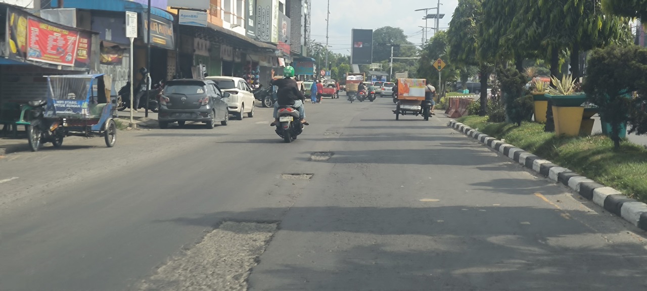 Proyek Tambal Sulam Jalan di Binjai, Lubang Jalan Rawan Kecelakaan