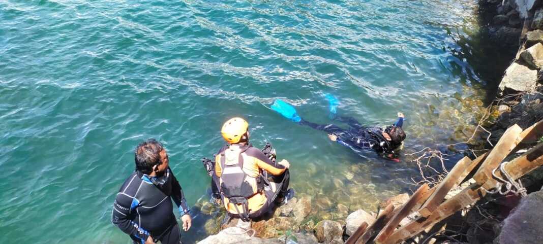 PENCARIAN: Operasi pencarian terhadap seorang wisatawan yang dilaporkan tenggelam di kawasan Air Terjun Situmurun, Danau Toba, Kabupaten Toba, Sumatera Utara, masih terus berlangsung. Hingga memasuki hari ketiga, korban belum juga ditemukan meski upaya pencarian telah dilakukan secara intensif oleh Tim SAR Gabungan.