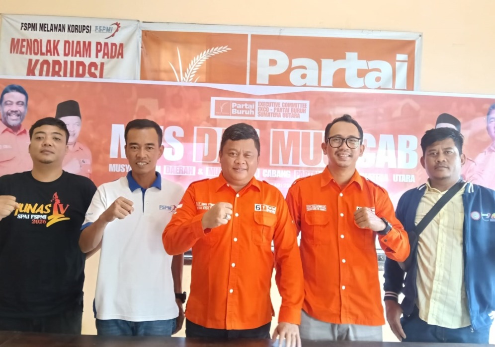 BERSAMA: Ketua Partai Buruh Sumut Willy Agus Utomo bersama Sekretaris Ijon Tua Hamonangan Purba, dan lainnya. Istimewa/Sumut Pos