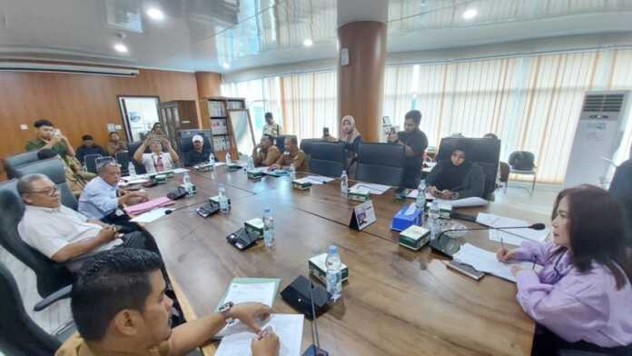 RDP: Komisi IV DPRD Medan saat RDP bersama manajemen Perumahan Royal Sumatera, Selasa (14/4/2026).