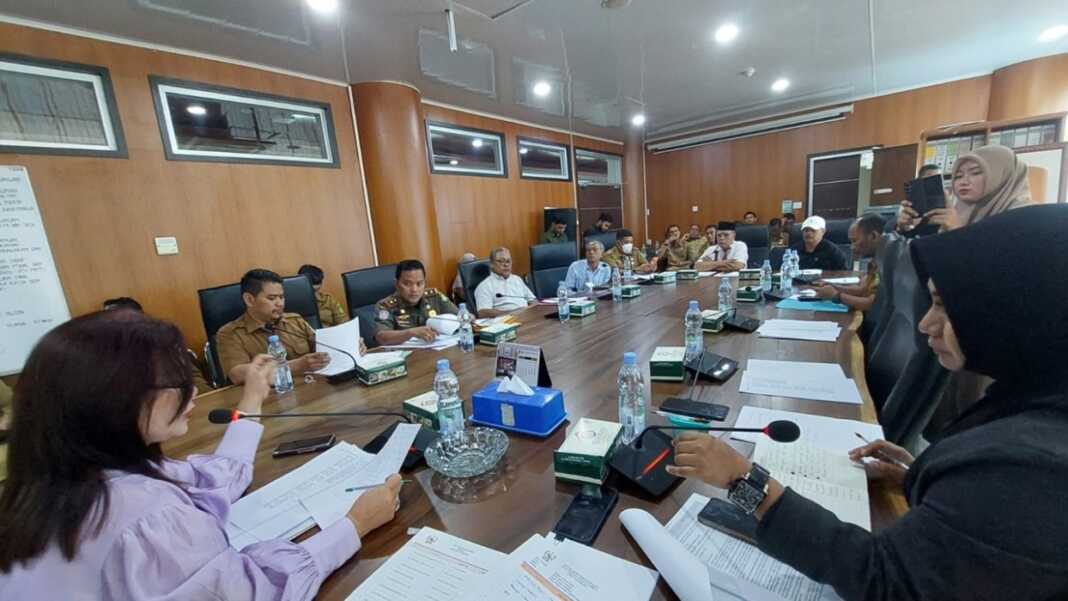 EVALUASI: Rapat evaluasi Komisi II DPRD Kota Medan bersama jajaran RS Pirngadi di gedung DPRD Medan, Selasa (15/4/2026).