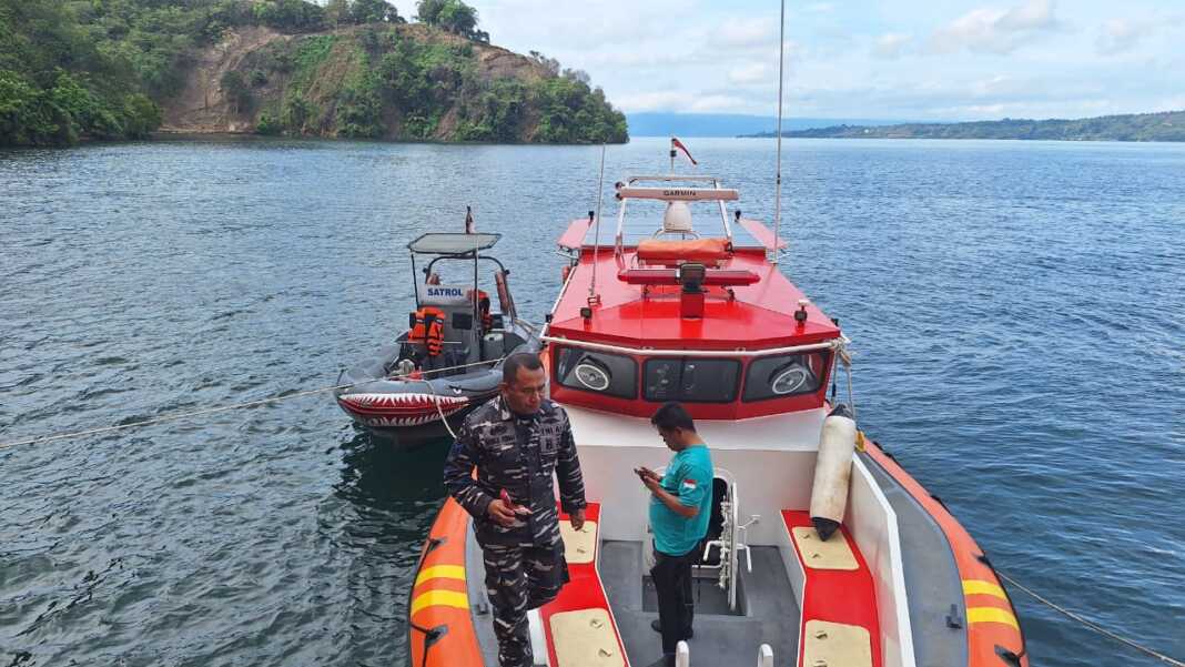 PENCARIAN: Upaya pencarian terhadap seorang mahasiswa yang dilaporkan tenggelam di kawasan Air Terjun Situmurun masih terus berlanjut. Hingga memasuki hari ketujuh, Jumat (17/4/2026), Tim Search and Rescue (SAR) dari Kodaeral I Belawan belum juga berhasil menemukan korban.( Dispen Kodaeral I)