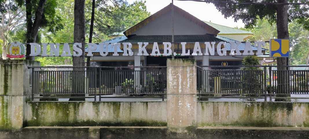 Kantor Dinas PUTR Langkat di Stabat. (Teddy Akbari/Sumut Pos)