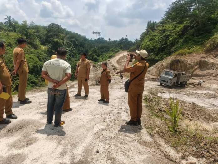 Disperindag ESDM Sumut Tindak Dugaan Tambang Ilegal di Pematang Siantar (1) TINDAK LANJUT: Tim Cabang Dinas Wilayah III Pematang Siantar bergerak cepat menindaklanjuti laporan masyarakat terkait dugaan aktivitas penambangan ilegal.(Dokumentasi Disperindag dan ESDM Sumut)
