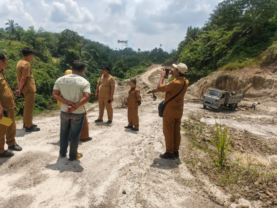 TINDAK LANJUT: Tim Cabang Dinas Wilayah III Pematang Siantar bergerak cepat menindaklanjuti laporan masyarakat terkait dugaan aktivitas penambangan ilegal.(Dokumentasi Disperindag dan ESDM Sumut)