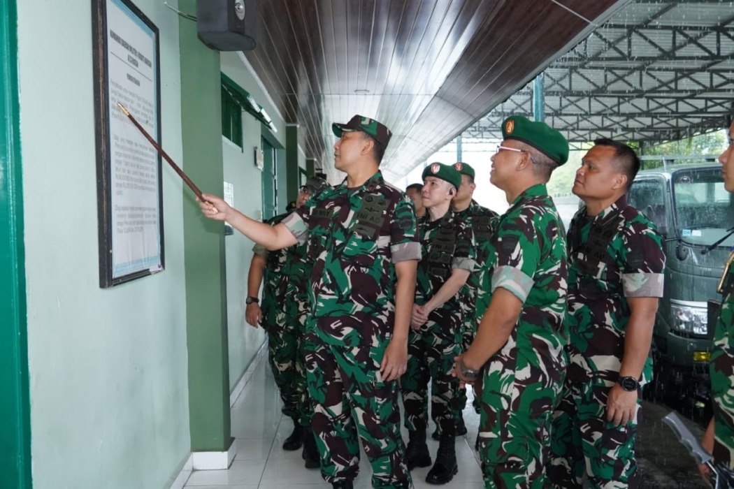 KUNJUNGAN: Pangdam I/BB, Mayjend TNI Hendy Antariksa saat mengunjungi Kudam dan Kesdam 1/BB, di Jalan Gaperta, Helvetia, Kota Medan. (Istimewa/Sumut Pos)