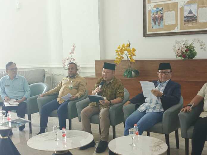 KETERANGAN: Ketua Timsel Calon Anggota Komisi Informasi Provinsi Sumut Dr Hatta Ridho, memberikan keterangan pers. KETERANGAN: Ketua Timsel Calon Anggota Komisi Informasi Provinsi Sumut Dr Hatta Ridho, memberikan keterangan pers.