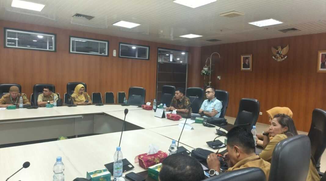 RAPAT: Suasana rapat pembahasan revisi Perda tentang Sistem Kesehatan Kota Medan, bersama para kepala puskesmas se-Kota Medan, Senin (20/4/2026).