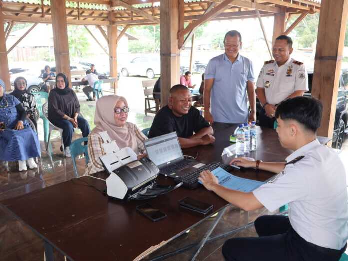 EAZY PASPOR: Petugas Kantor Imigrasi Kelas II TPI Belawan menghadirkan program Eazy Paspor di lingkungan Paguyuban Keluarga Besar Pujakesuma pada Selasa (21/4/2026) (Dok : Kantor Imigrasi Kelas II TPI Belawan)