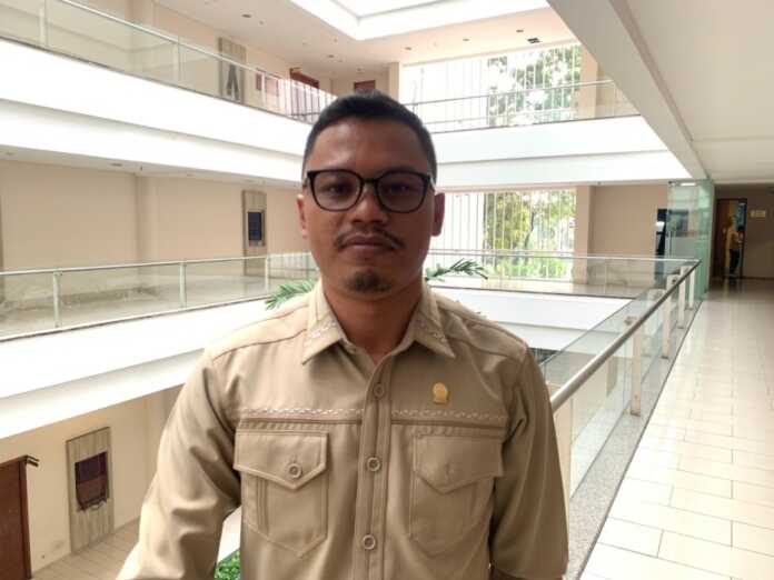 Lambok Andreas Simamora.