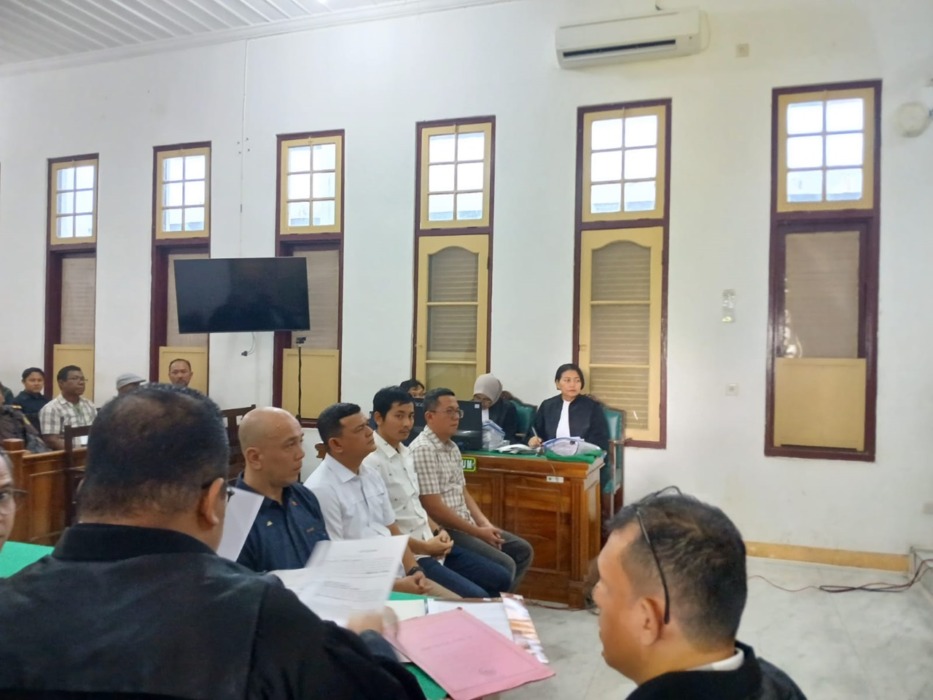 SIDANG: Terdakwa dugaan korupsi MFF 2024, menjalani sidang dakwaan di Pengadilan Tipikor Medan, Kamis (23/4).
