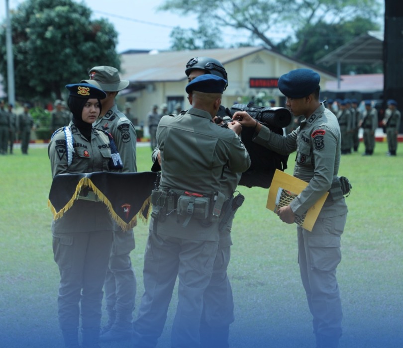 UPACARA: Satbrimob Polda Sumut saat menggelar upacara penutupan Pelatihan Pembinaan Kemampuan Brimob bagi Bintara Remaja TA 2026, di Mako Satuan Brimob Polda Sumut.(Istimewa/Sumut Pos)