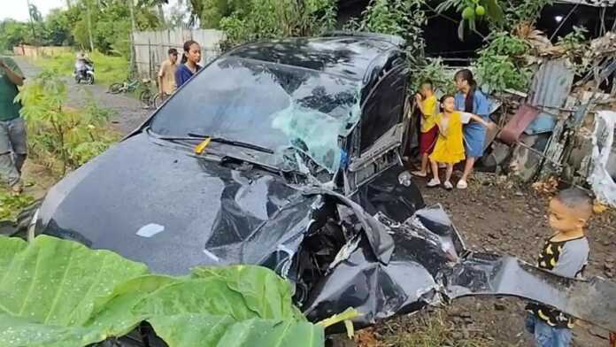 PERLINTASAN TANPA PALANG: Kecelakaan di perlintasan KA tanpa palang pintu di Jalan Merpati, Kisaran Timur, Kabupaten Asahan, Sabtu (4/4).