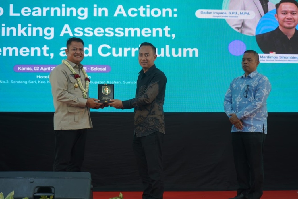 SEMINAR: Wakil Bupati Asahan, Rianto SH MAP saat membuka Seminar EduDay 2026 di Ballroom Antariksa Hotel Kisaran, Kamis (2/4).