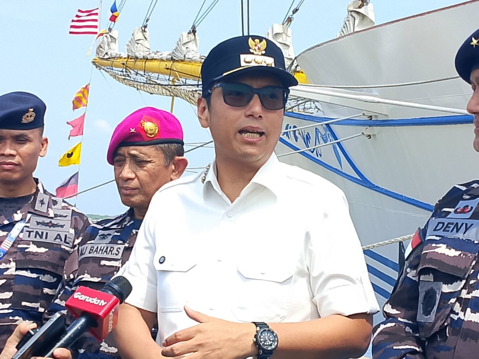 WAWANCARA: Wali Kota Medan Rico Tri Putra Bayu Waas, saat diwawancarai.