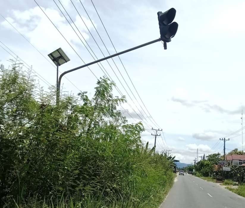 RAMBU TAK BERFUNGSI: Rambu Lalin ke RSU Gunungtua tidak berfungsi.
