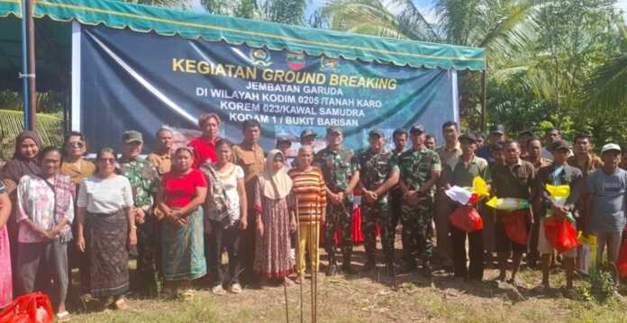 GROUNDDBREAKING: Dandim 0205/TK Letkol Inf Robert Panjaitan mengikuti video conference bersama Pangdam I/BB Mayjen TNI Hendi Antariksa dalam rangka groundbreaking pembangunan jembatan Garuda.