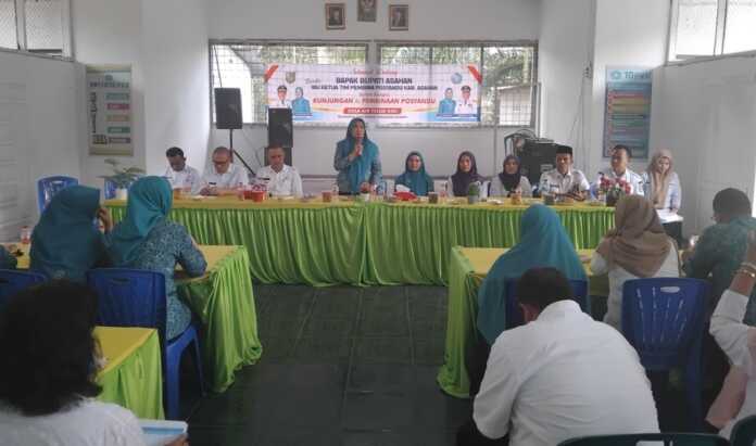 ARAHAN: Ketua TP PKK Asahan Ny Yusnila Indriati Taufik saat memberi arahan dalam rapat persiapan lomba, Rabu (8/4). 