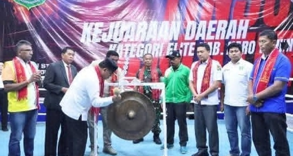 BUKA: Bupati Karo Antonius Ginting membuka Kejuaraan Daerah (Kejurda) Tinju Amatir Kategori Elite Pra Pekan Olahraga Provinsi Sumatera Utara (Porprovsu) Tahun 2026. (ist)