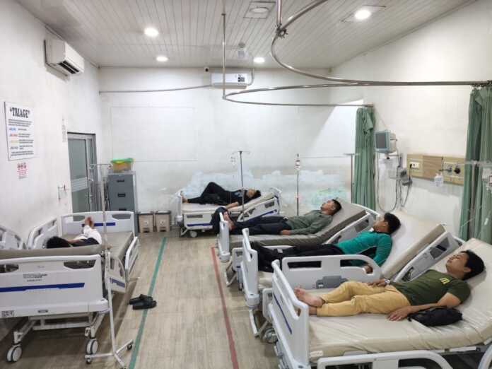 Korban kericuhan di kegiatan Halal Bihalal Keluarga Alumni KAMMI Sumut menjalani perawatan . Foto: Istimewa