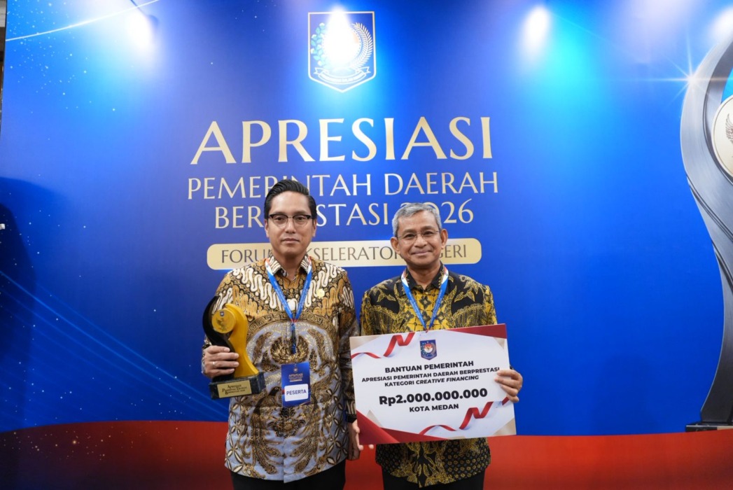 PENGHARGAAN:Wali Kota Medan Rico Tri Putra Bayu Waas menyabet penghargaan dari Kemendagri sebagai terbaik II Tingkat Kota Creative Financing se-Region I Sumatera.