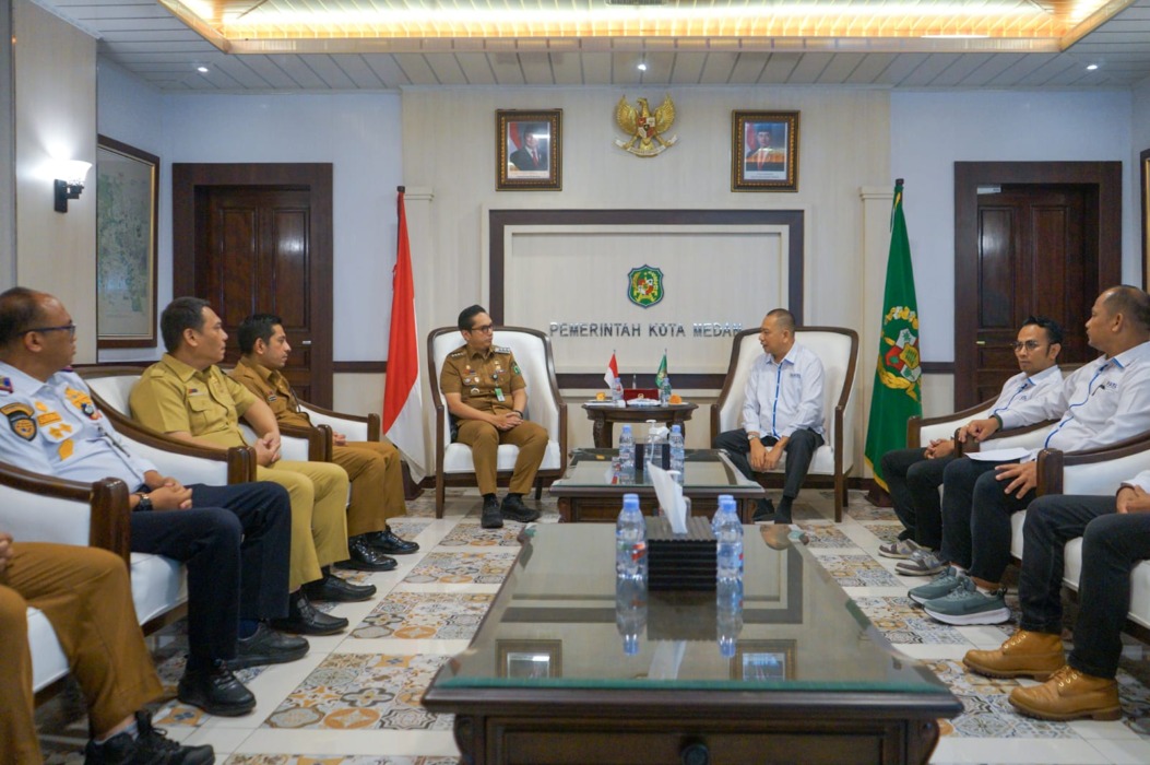 AUDIENSI: Rico Waas saat menerima audiensi dari Asosiasi Penyelenggara Jaringan Telekomunikasi (Apjatel) Sumut.