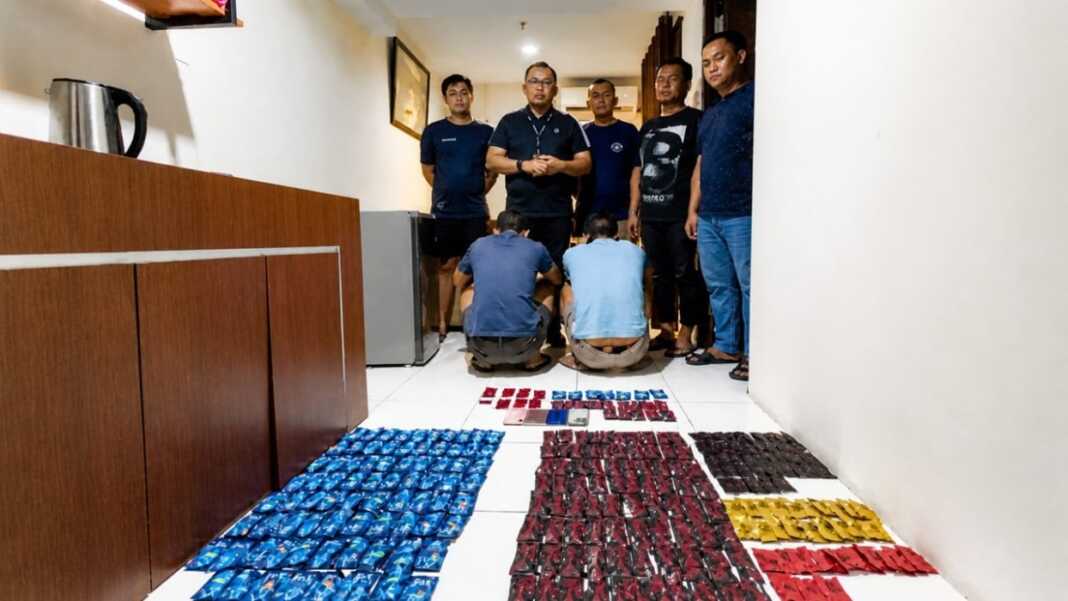 VAPE NARKOBA: Polisi membongkar sebuah apartemen di Medan Area, yang dijadikan penyimpanan vape mengandung narkoba, Jumat (1/5/2026) dinihari. (Dok. Ist)