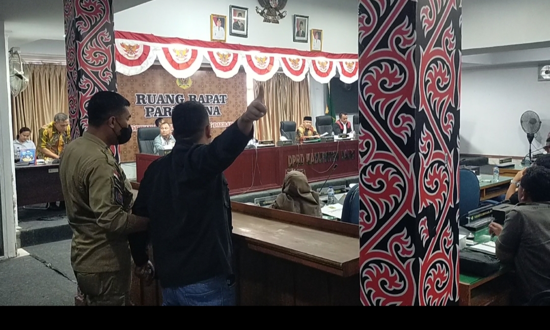 Paripurna DPRD Dairi Ricuh