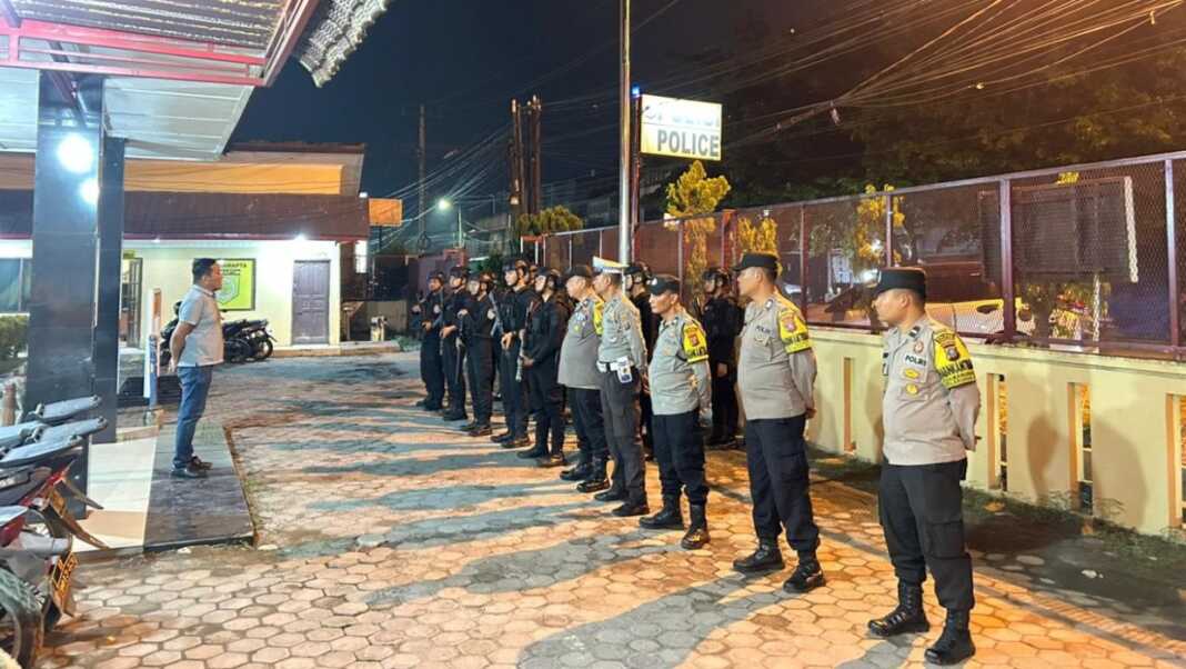 PATROLI: Satbrimob Polda Sumut saat menggelar patroli skala besar, di Belawan. Istimewa/Sumut Pos