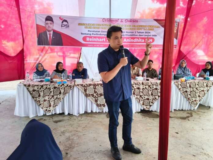 SOSIALISASI: Reinhart Jeremy Anindhita saat Sosialisasi Perda No.2 Tahun 2024 tentang Perlindungan Penyandang Disabilitas dan Lansia di Jalan Sidodame, Kelurahan Pulo Brayan Darat II, Medan Timur, Sabtu (9/5/2026).